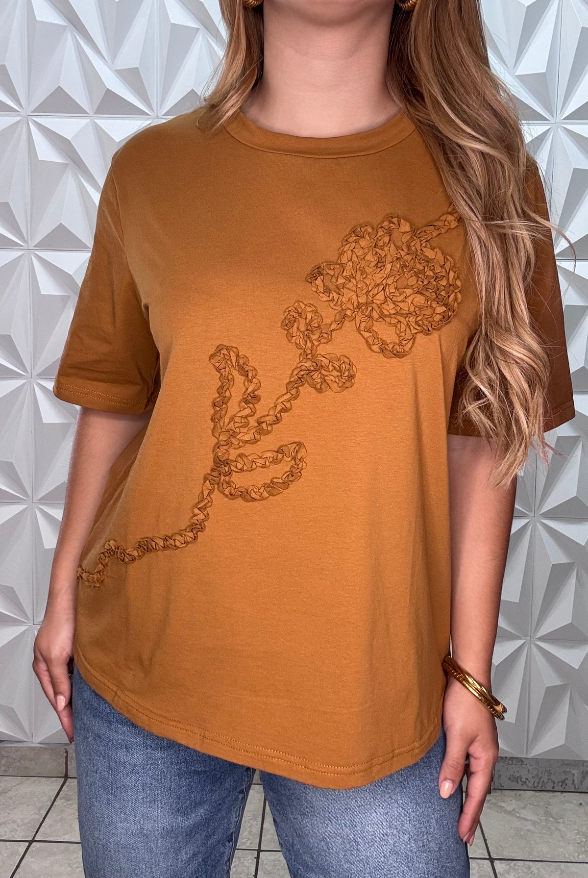 Top color Tan (detalles al relieve)